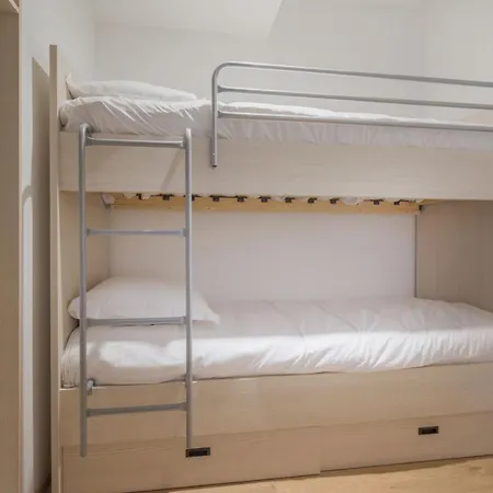 아파트 Deluxe For 4 People With 2 Bedrooms And Balcony 브레뒨느