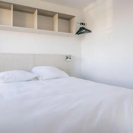 아파트 Deluxe For 4 People With 2 Bedrooms And Balcony *
